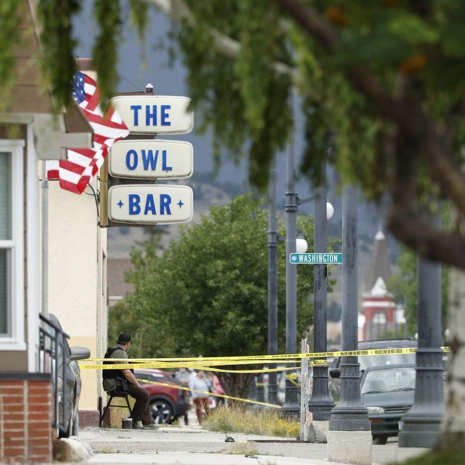 What is known about the search for a former US soldier suspected of killing 4 at a Montana bar